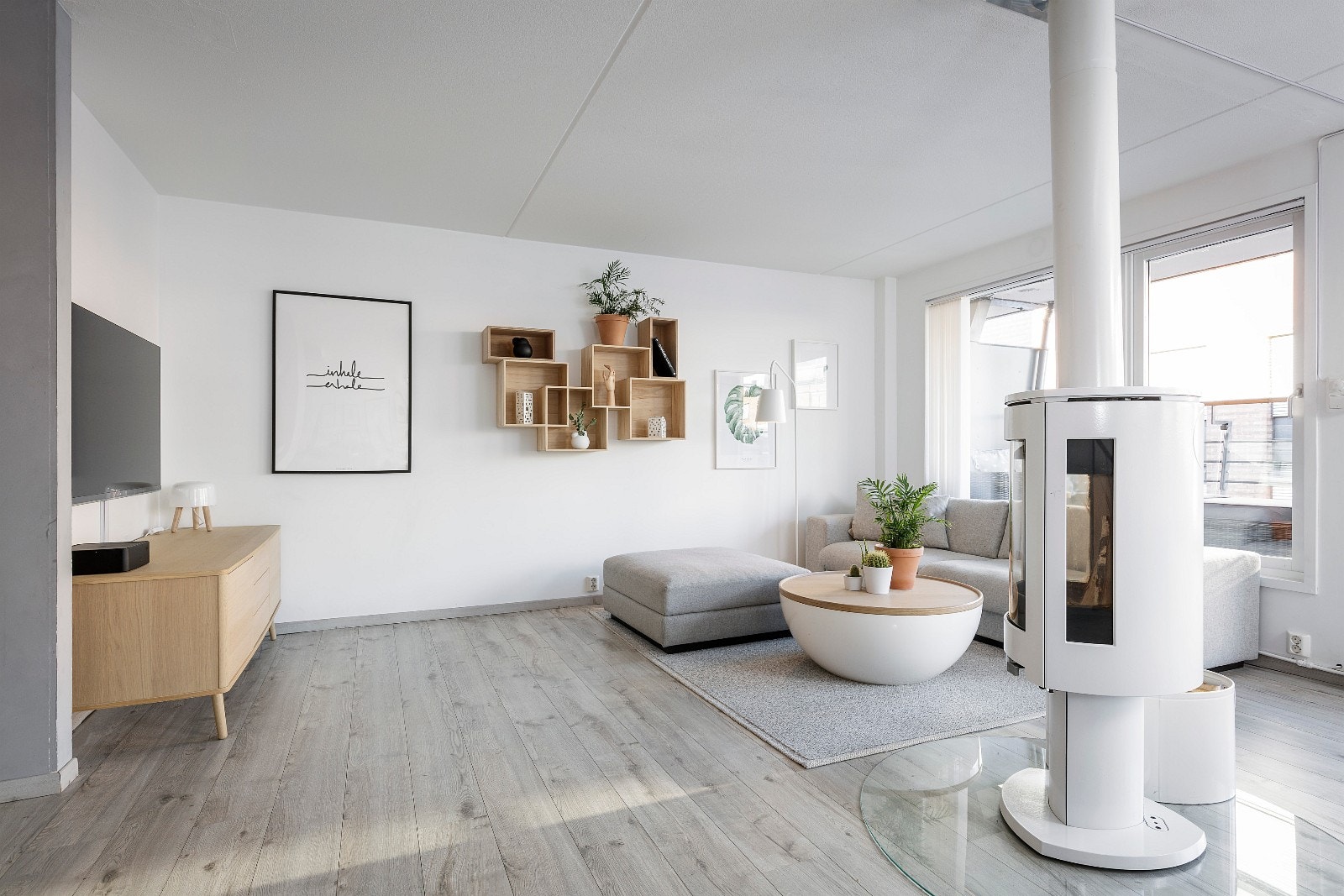 Stor stue med utgang til terrasse på ca. 18 kvm Galleribilde