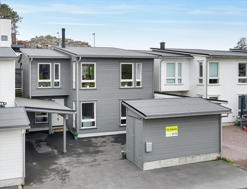 Fasade med stor utebod Galleribilde