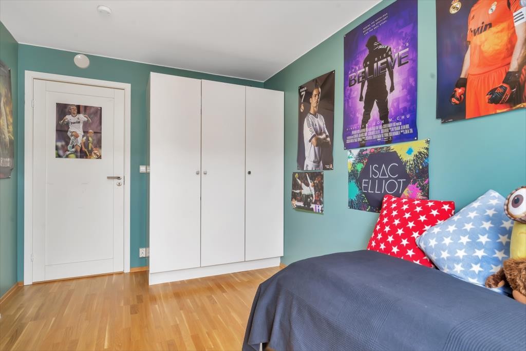 Soverom med garderobeskap Galleribilde