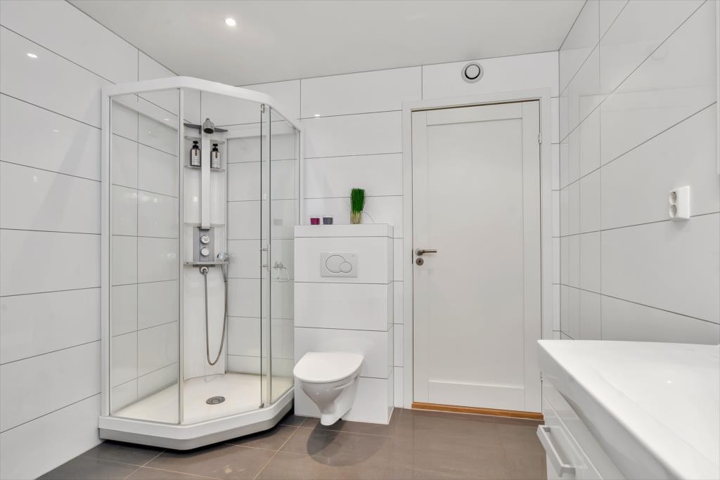 Dusjkabinett og wc Galleribilde