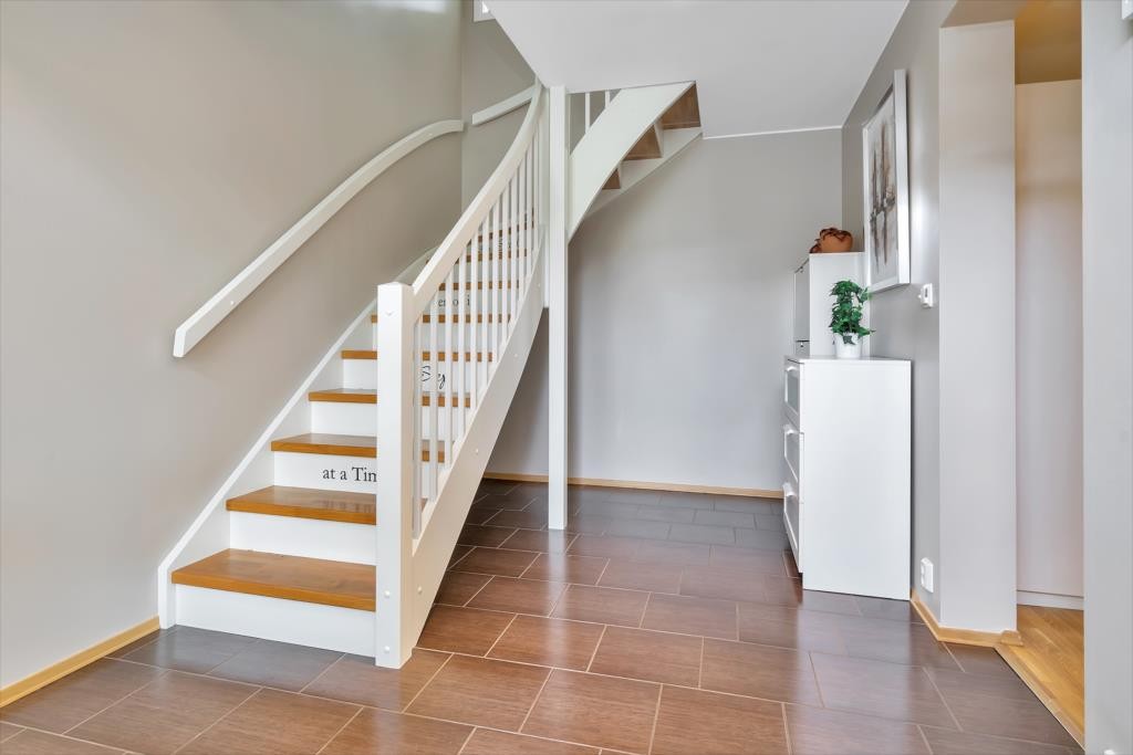 Trapp til 2.etasje Galleribilde