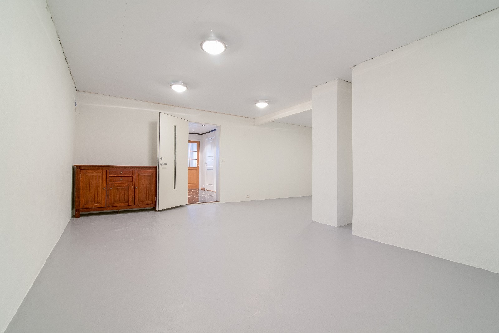 Stort lager rom i 1. etasje Galleribilde