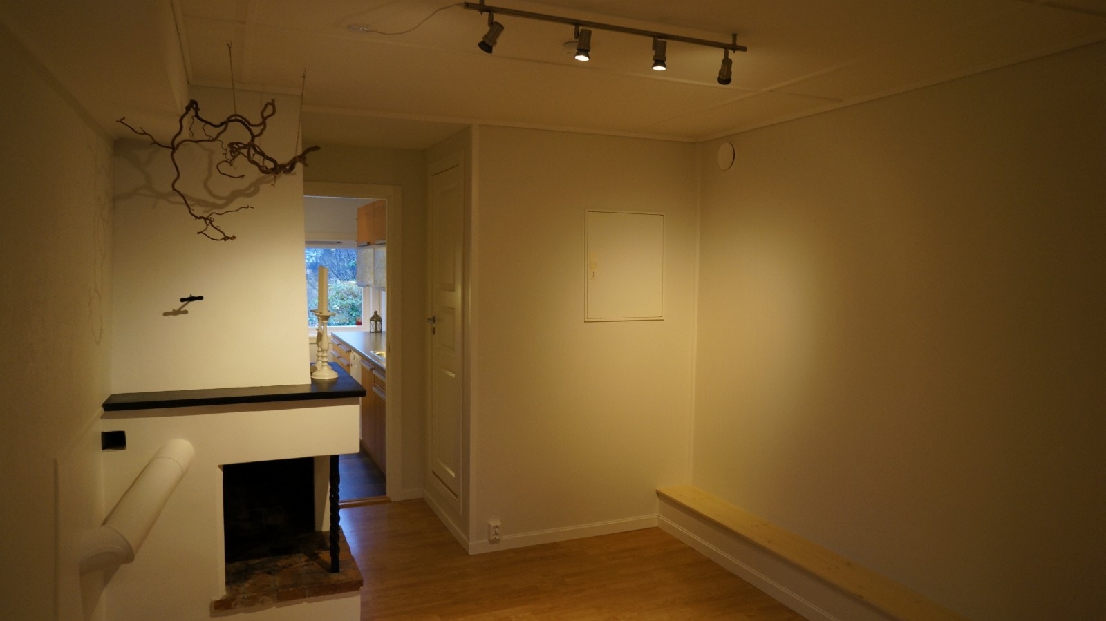 Forstue / Gang Galleribilde