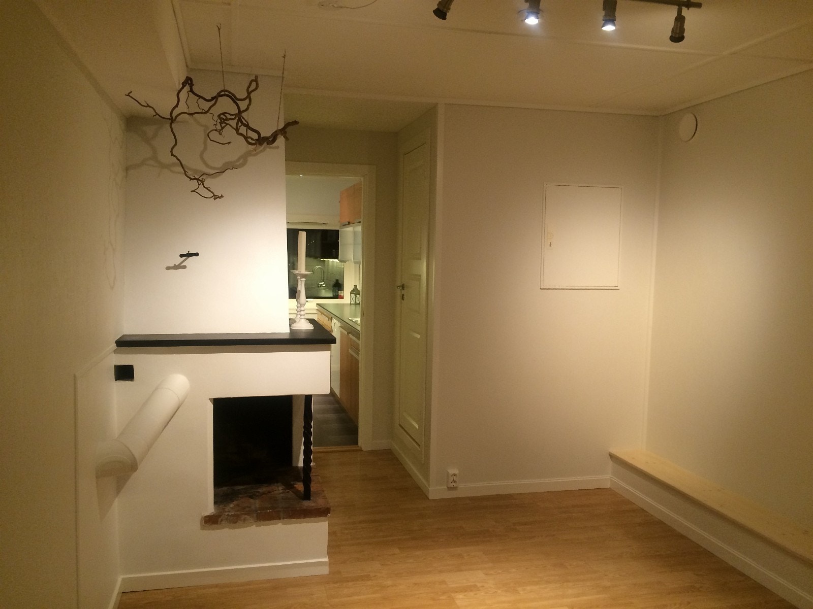 Forstue / Gang Galleribilde