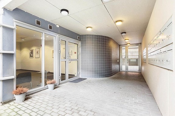 Inngang med port Galleribilde