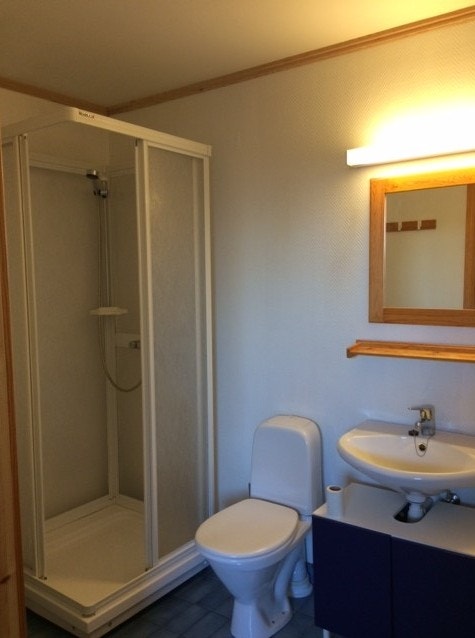 Bad med dusjkabinett Galleribilde