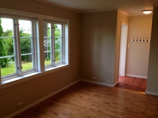 Stue mot inngang Galleribilde