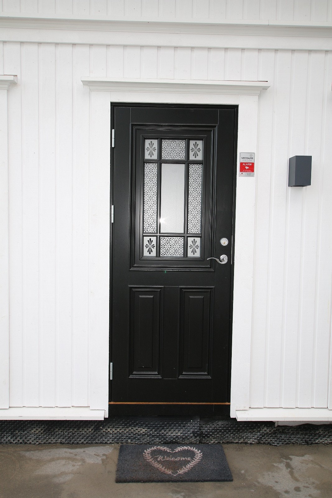 Egen inngang med liten oppgang til 2. etg Galleribilde