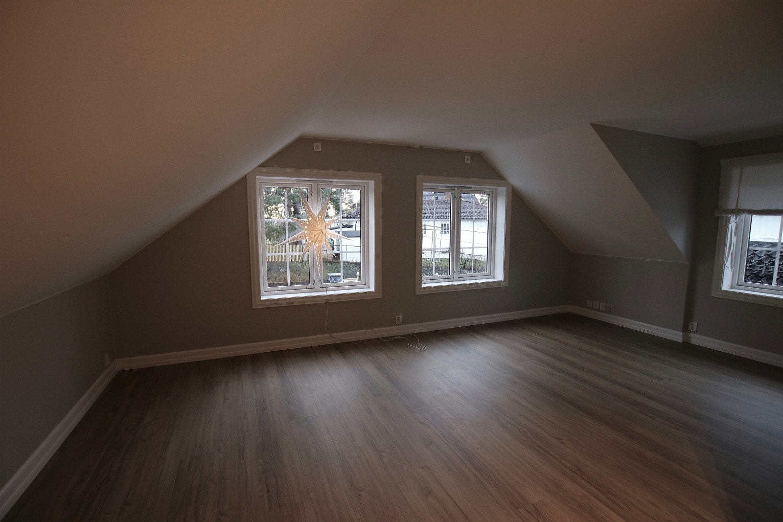 Spisestue/stue Galleribilde