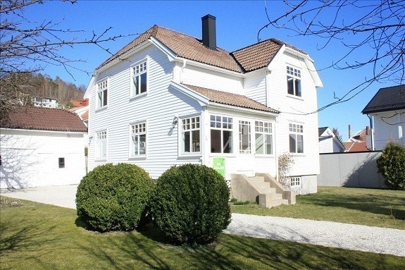 hus fra utsiden Galleribilde