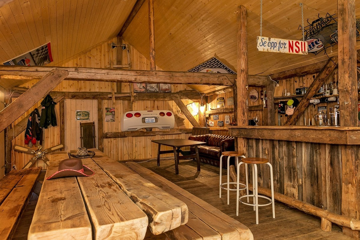 Bar i selskapslokalet på låven Galleribilde