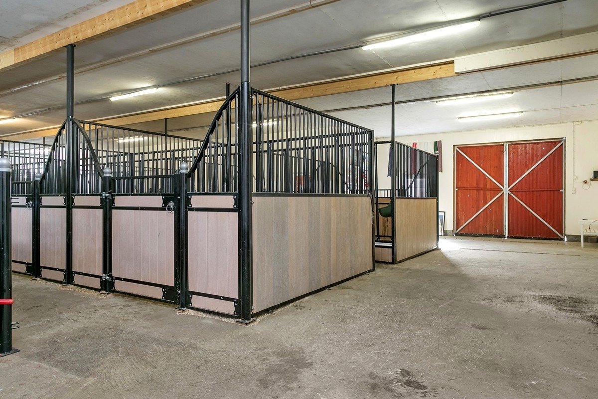 Stall med 20 stallplasser Galleribilde