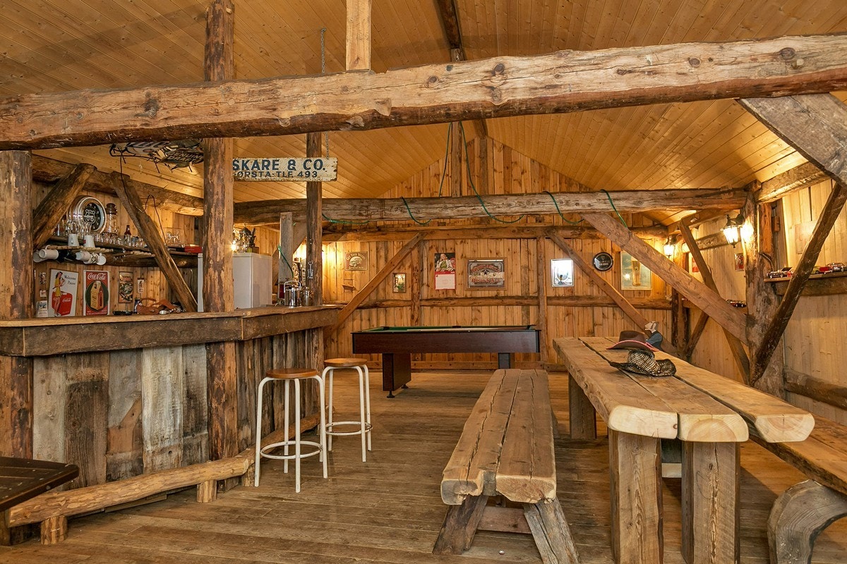 Bar i selskapslokalet på låven Galleribilde