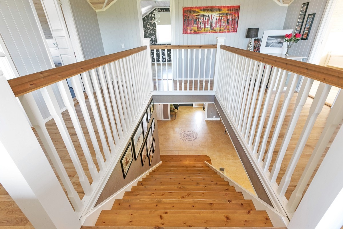 Trapp ned til 1. etasje Galleribilde