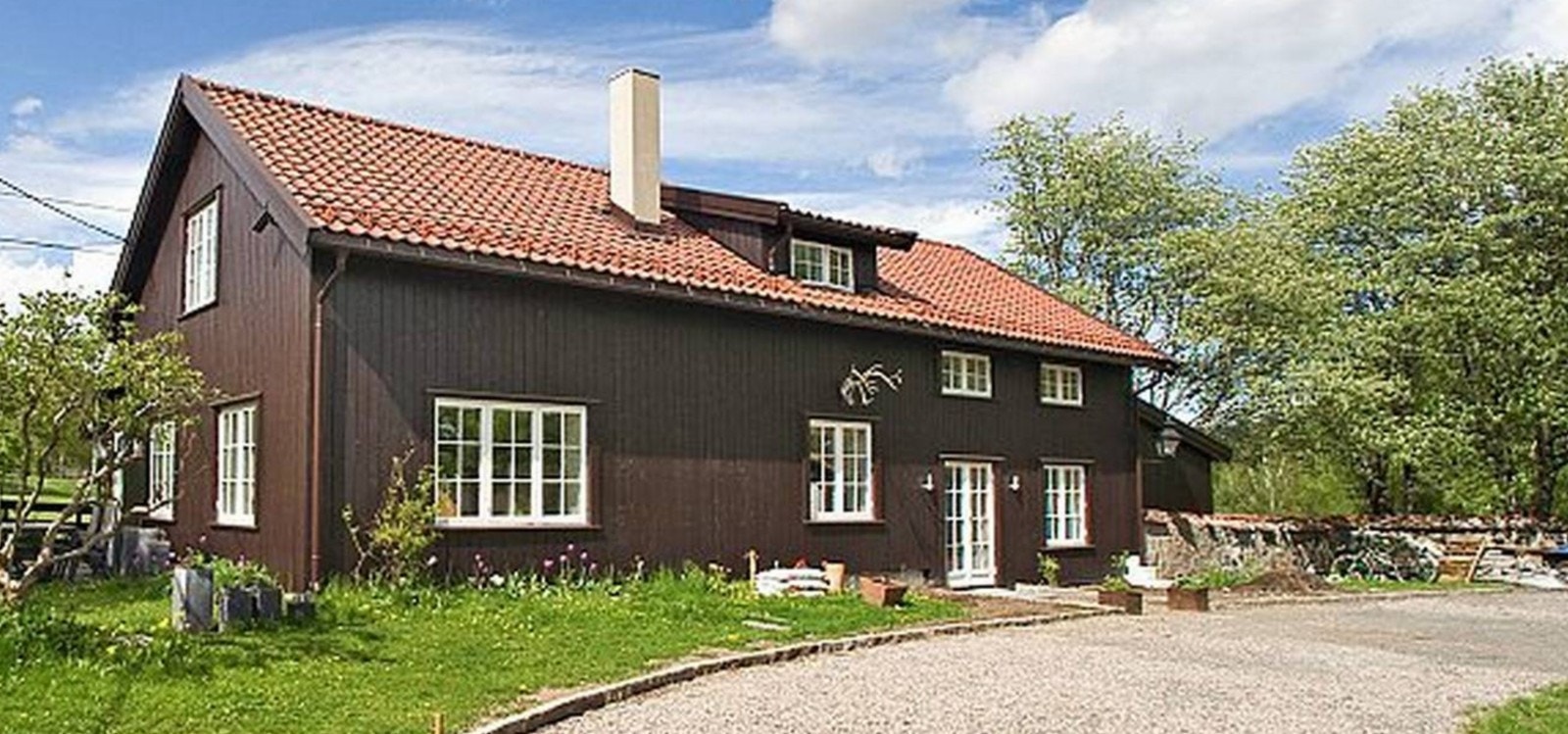 Eneboligen sett fra Stabburet på tunet: Galleribilde