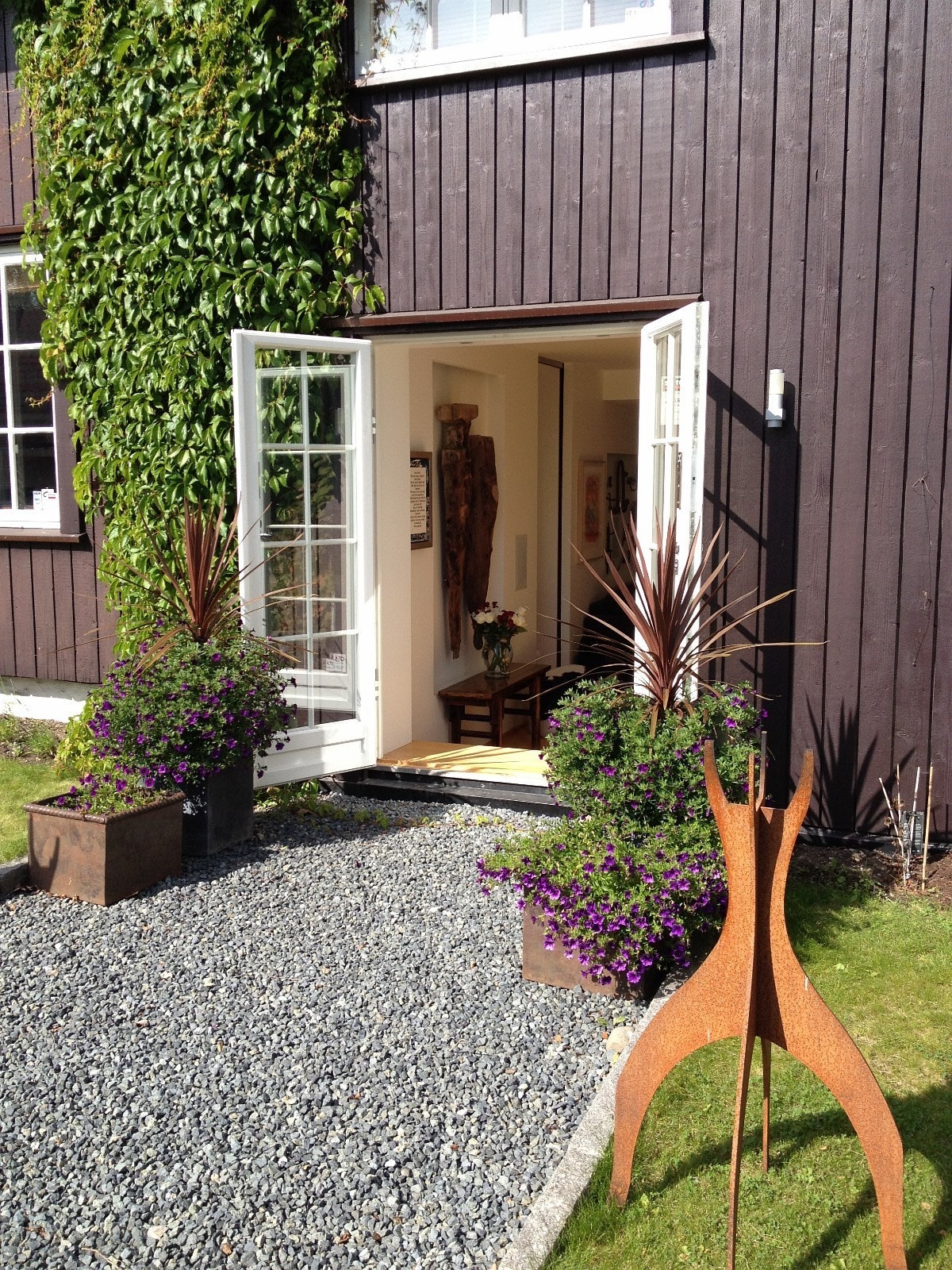 Utgang fra boligen mot tunet: Galleribilde
