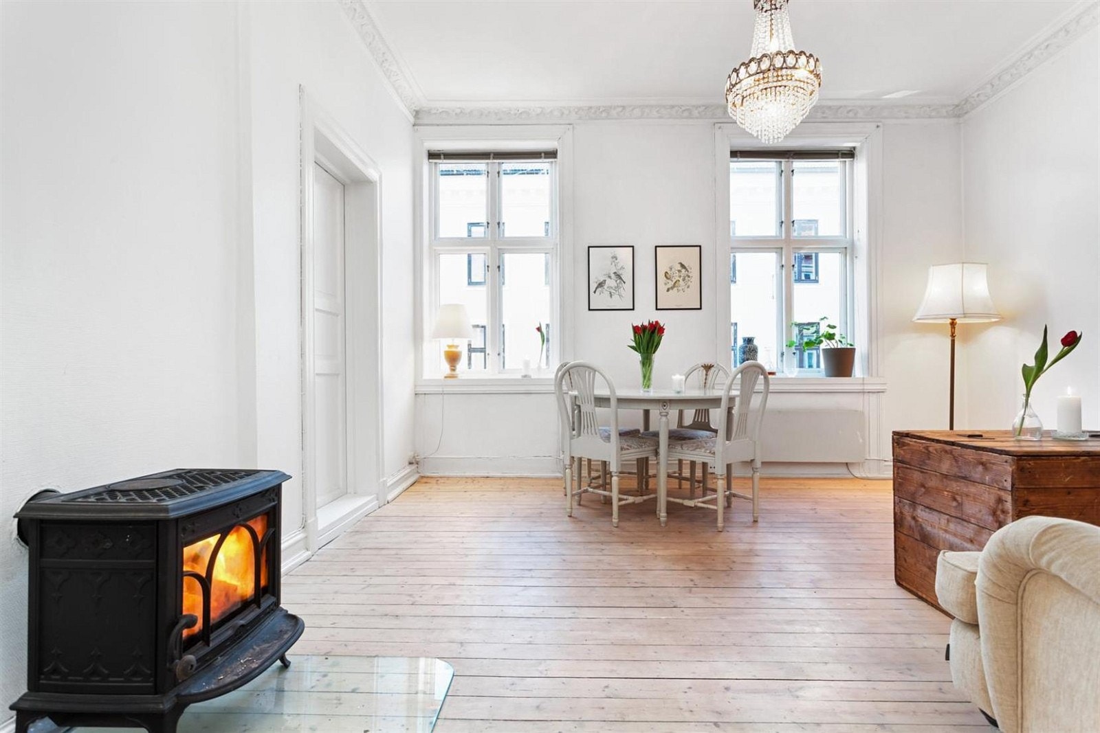 Stor stue som gjør det enkelt å møblere. Galleribilde