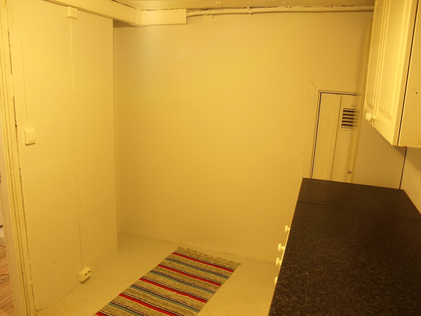 Vaskerom med vaskemaskin Galleribilde