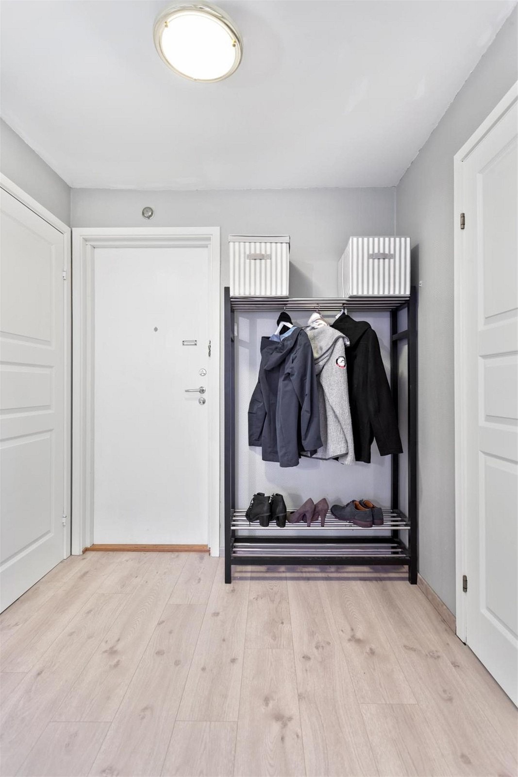 Inngang til innvendig bod fra entre. Galleribilde