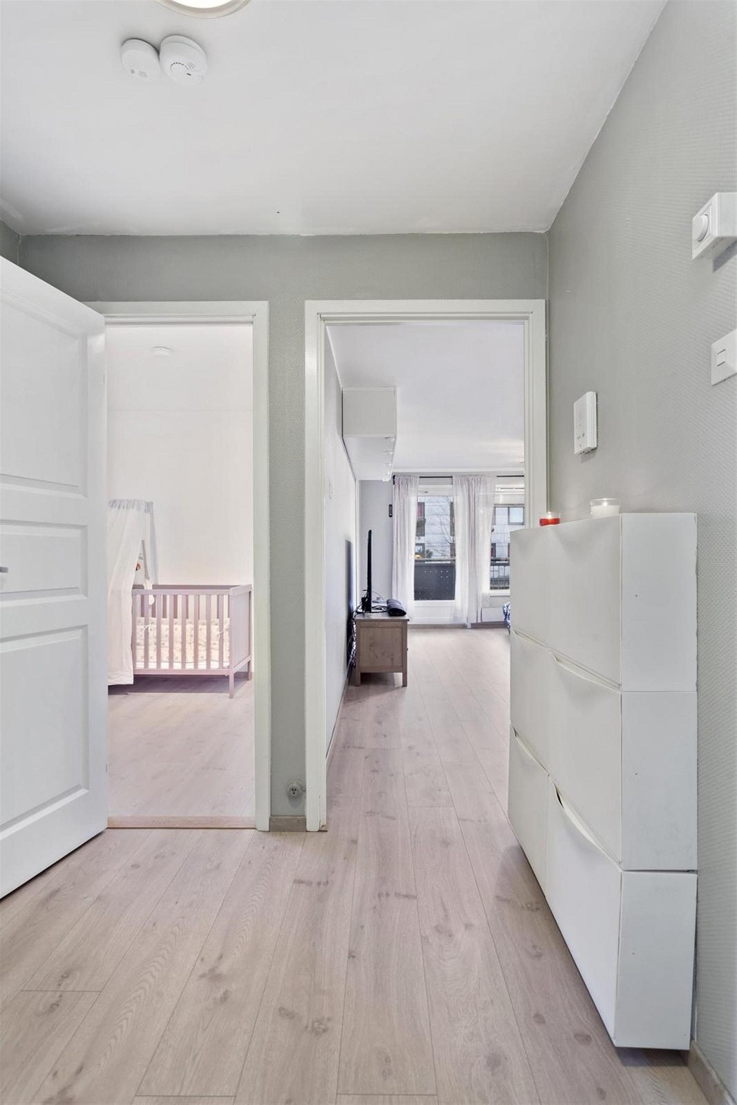 Romslig entre. Galleribilde