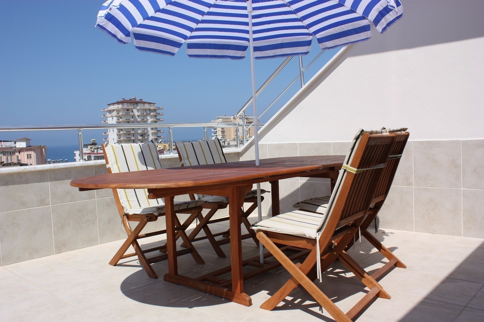 Privat takterrassen - med balkongbord til 10 personer Galleribilde