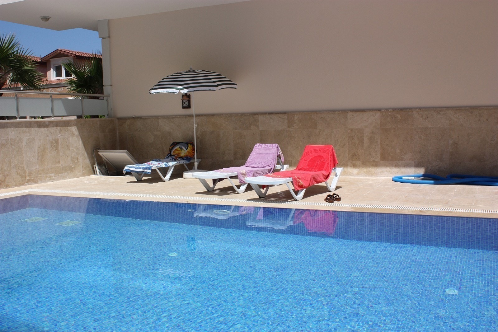 Basseng med lite barnebasseng som tilhører Alanya Beach Resort II Galleribilde