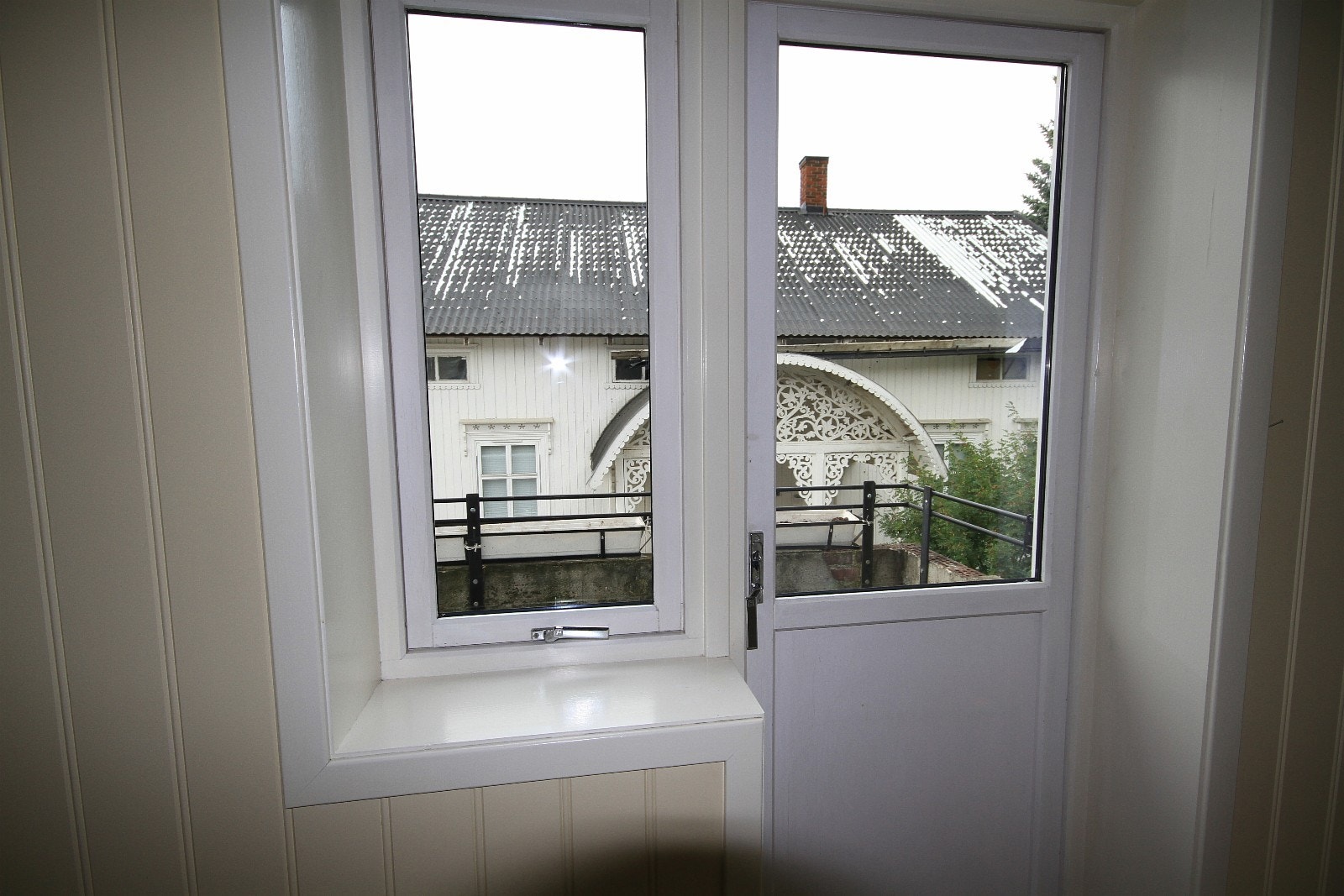 Verandadør ut til balkong. Galleribilde