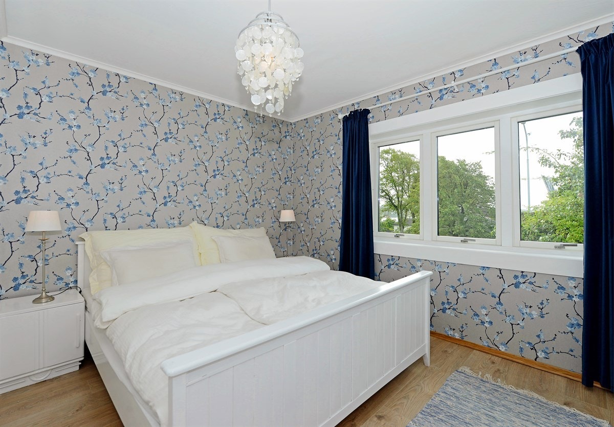 Alle soverommene gir et godt inntrykk med tanke på materialvalgene. Galleribilde