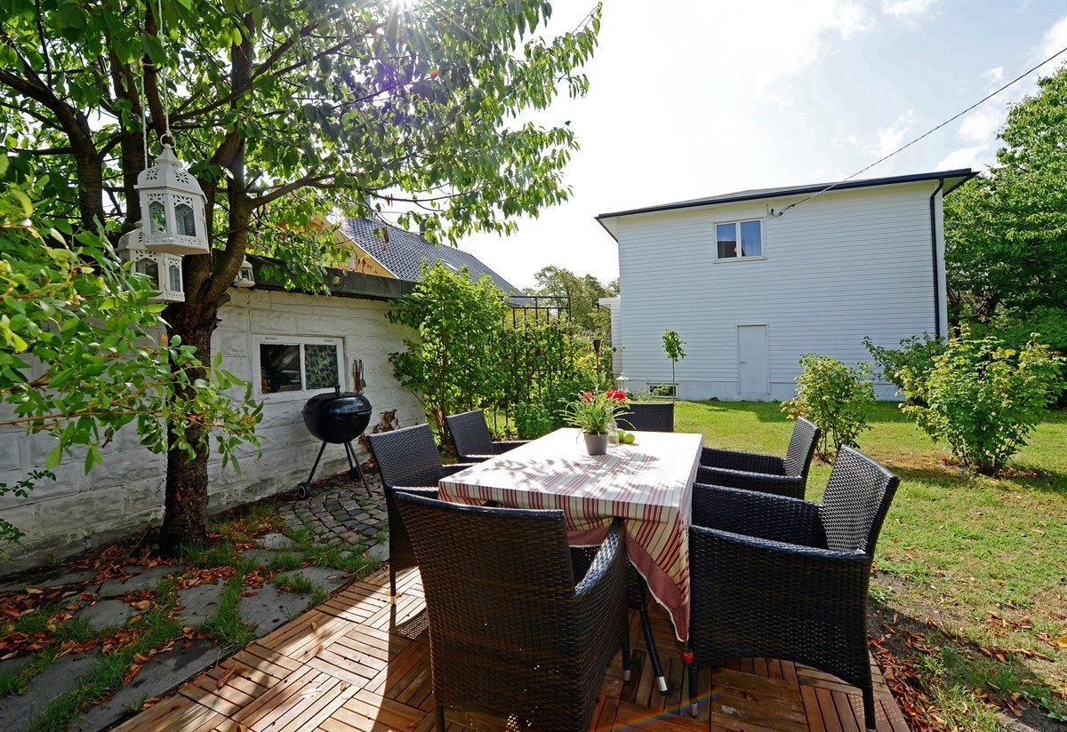 PRIVATmegleren har gleden av å presentere Helgerødgata 31, en stor og praktisk familiebolig med stor skjermet hage og frittstående uthus. Galleribilde