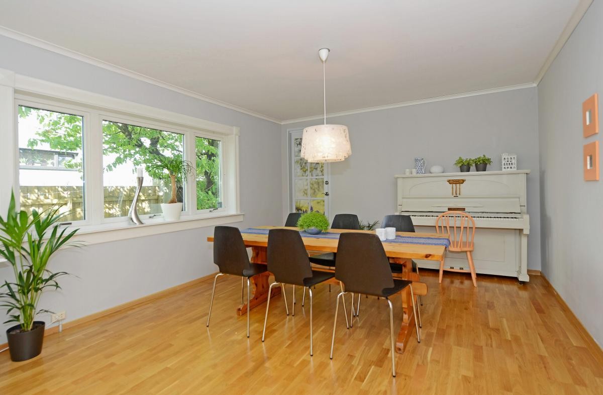 Spisestuedelen. Galleribilde