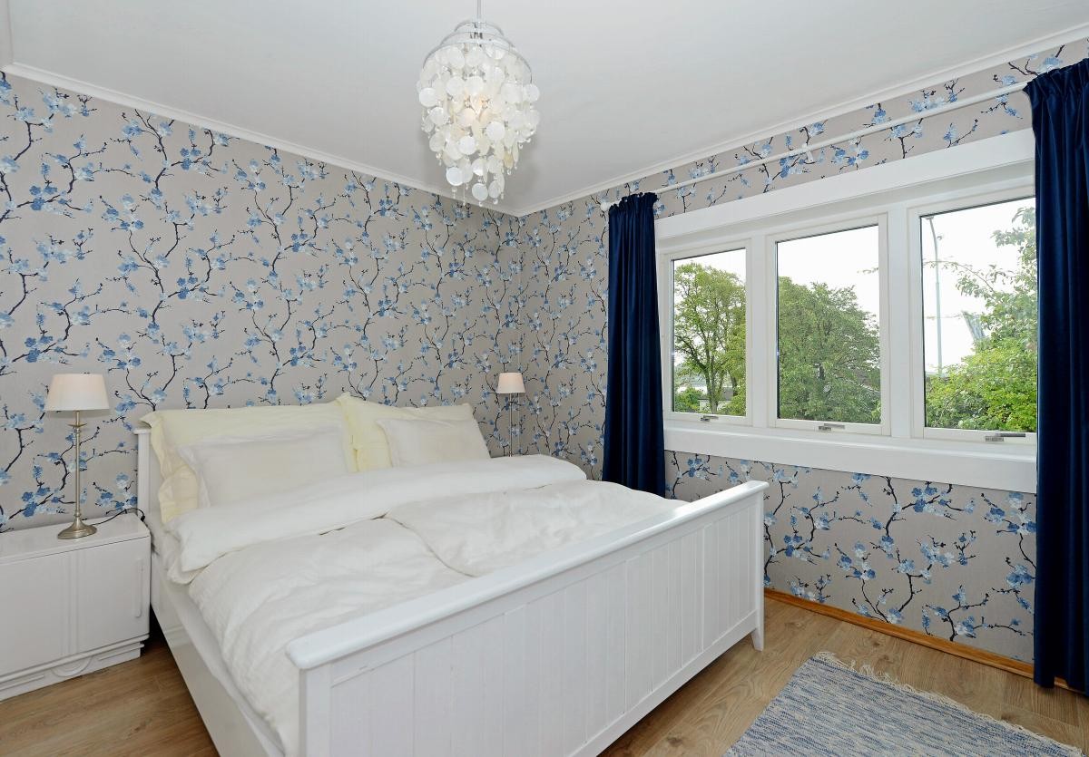 Videre i andre etasje ligger tre soverom av god størrelse samt et mindre gjesterom. Galleribilde