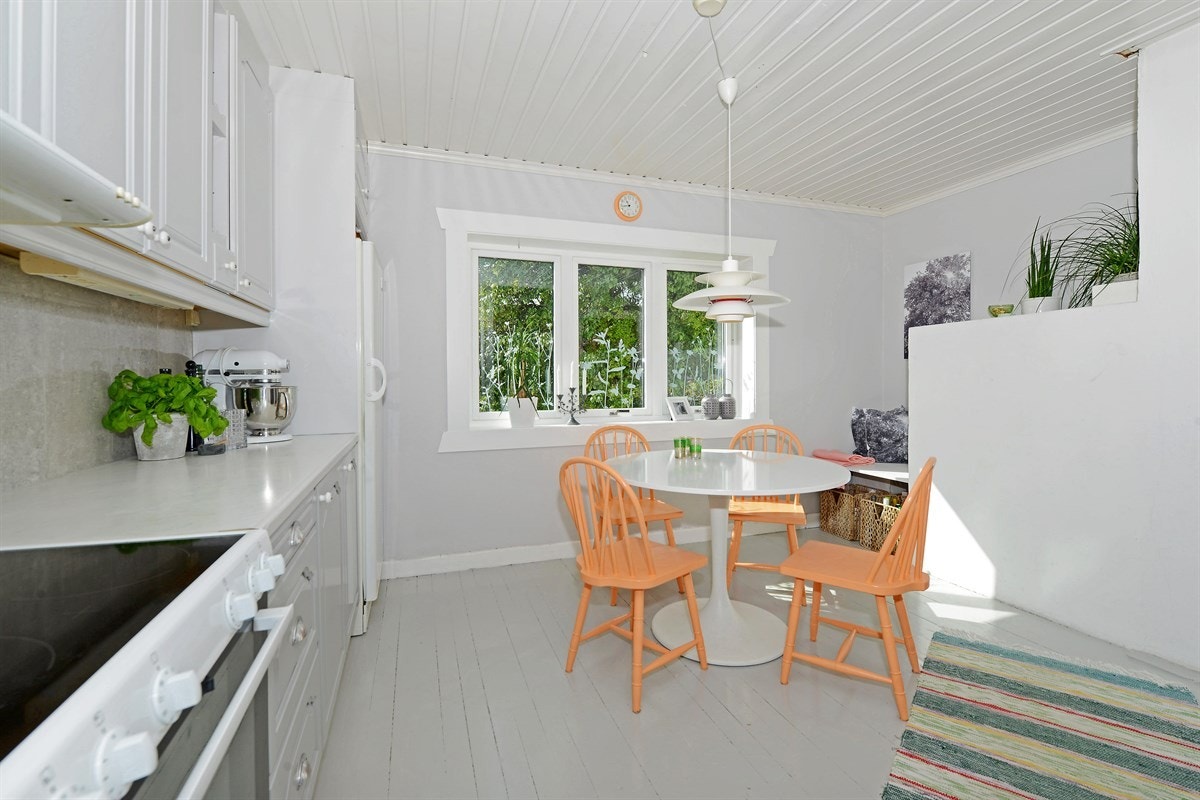 Innredningen fra Sigdal er av furu som ble spraylakkert i 2014. Galleribilde