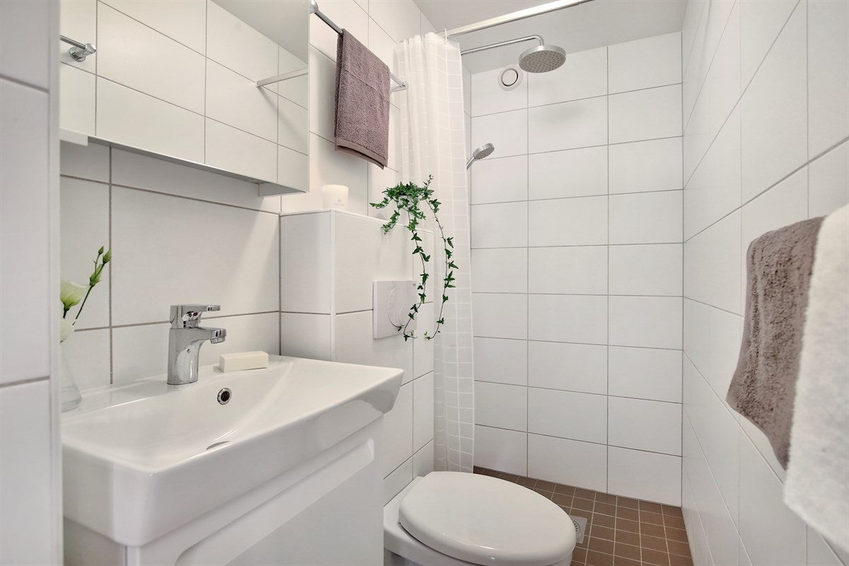 Delikat og innbydene bad nr. 2 med varmekabler i gulvet. Galleribilde