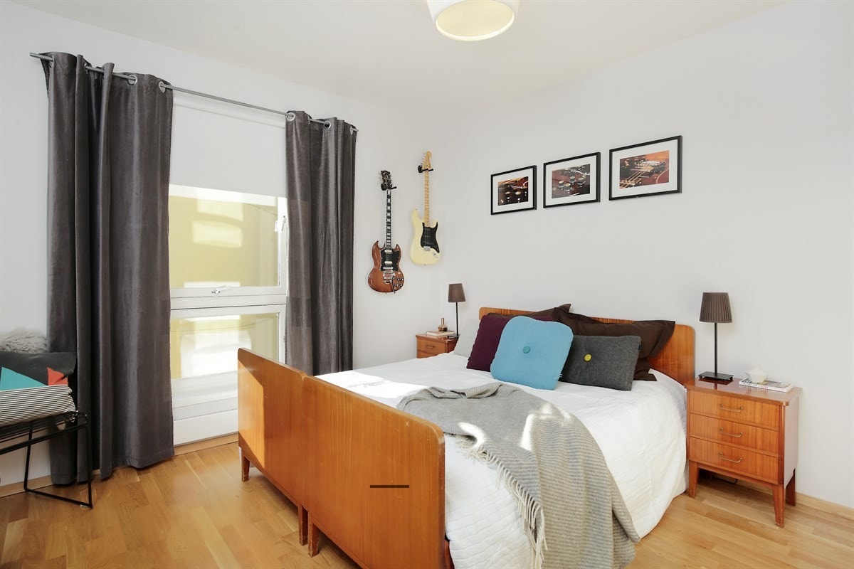 Herlig hovedsoverom med plass til stor dobbeltseng. Galleribilde