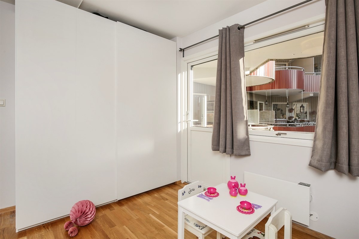 Her er det også et stort garderobeskap. Galleribilde