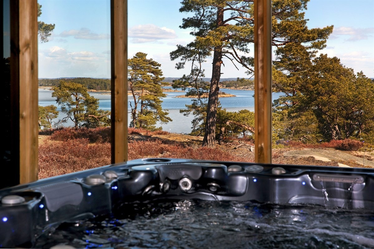 Jaccuzzi med overbygg og utsikt Galleribilde