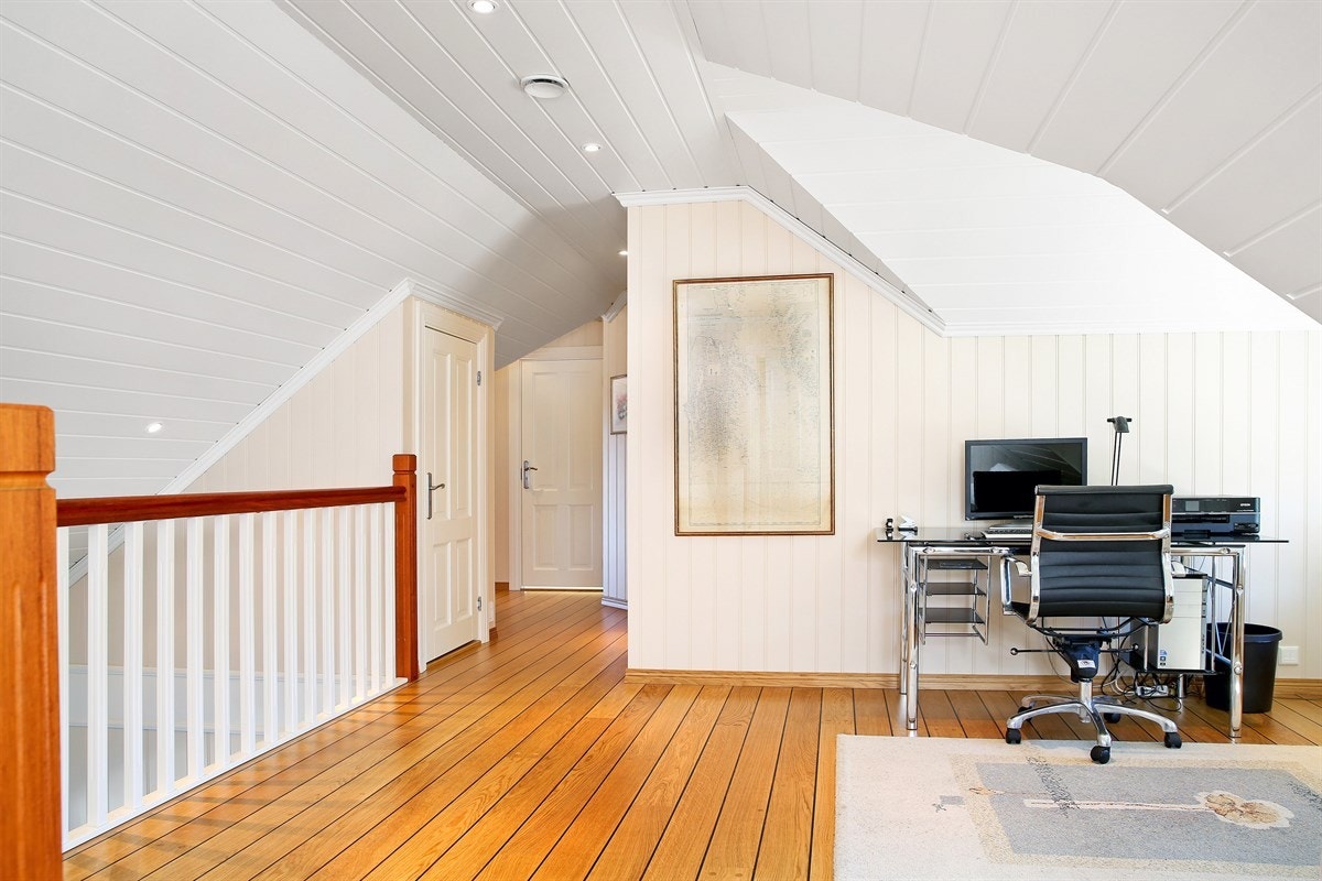 Hall/kontor/loftstue 2. etasje Galleribilde