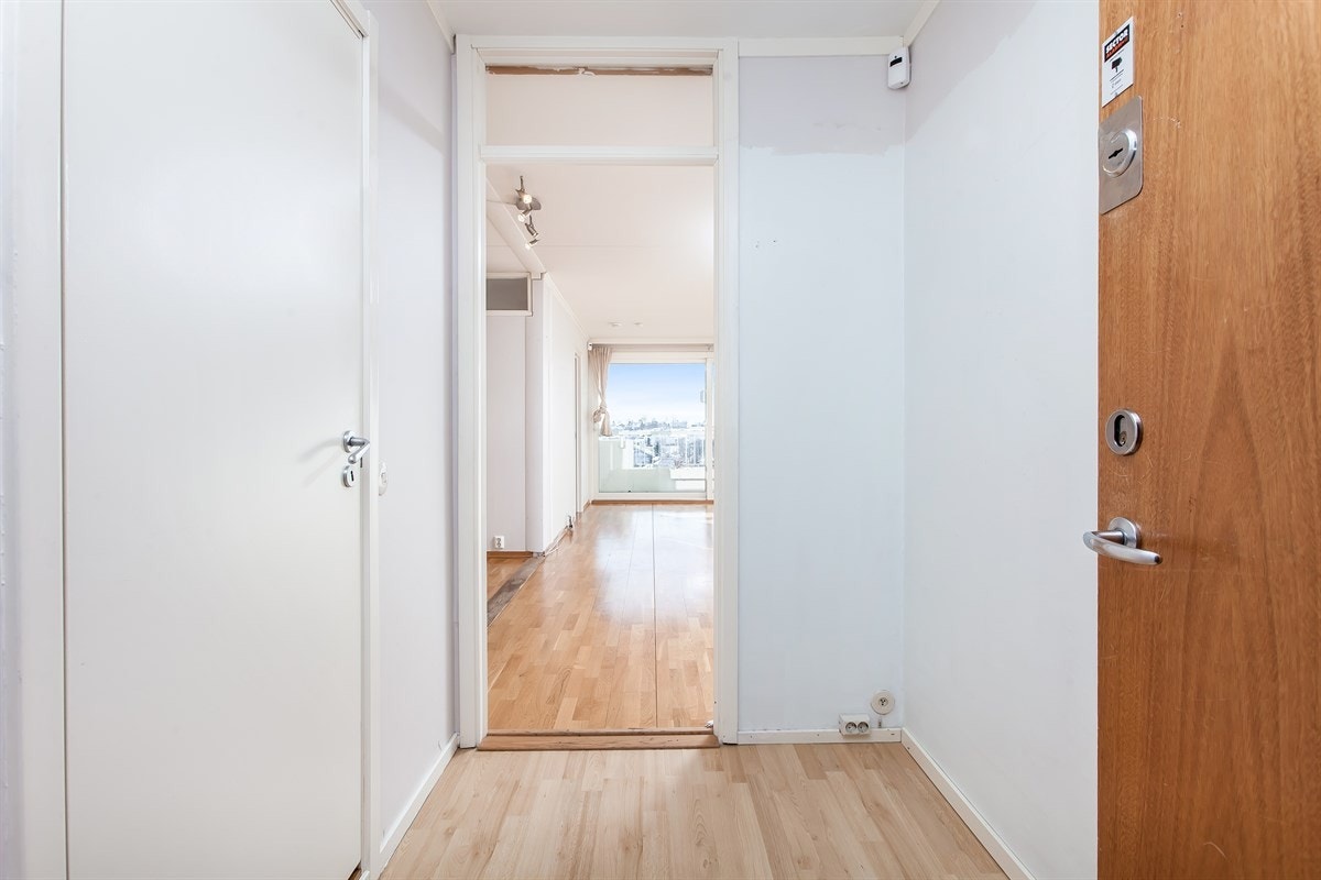 Entré med plass til garderobeskap Galleribilde