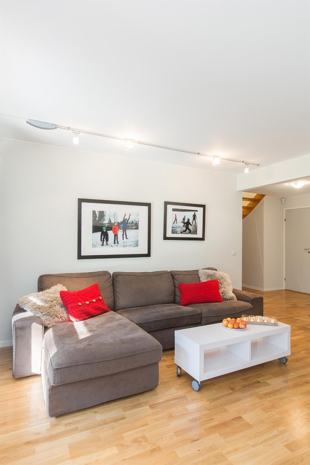 Romslig stue med plass til kontor Galleribilde