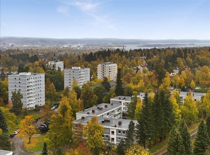 Utsikt fra takterrasse med by og fjordutsikt Galleribilde