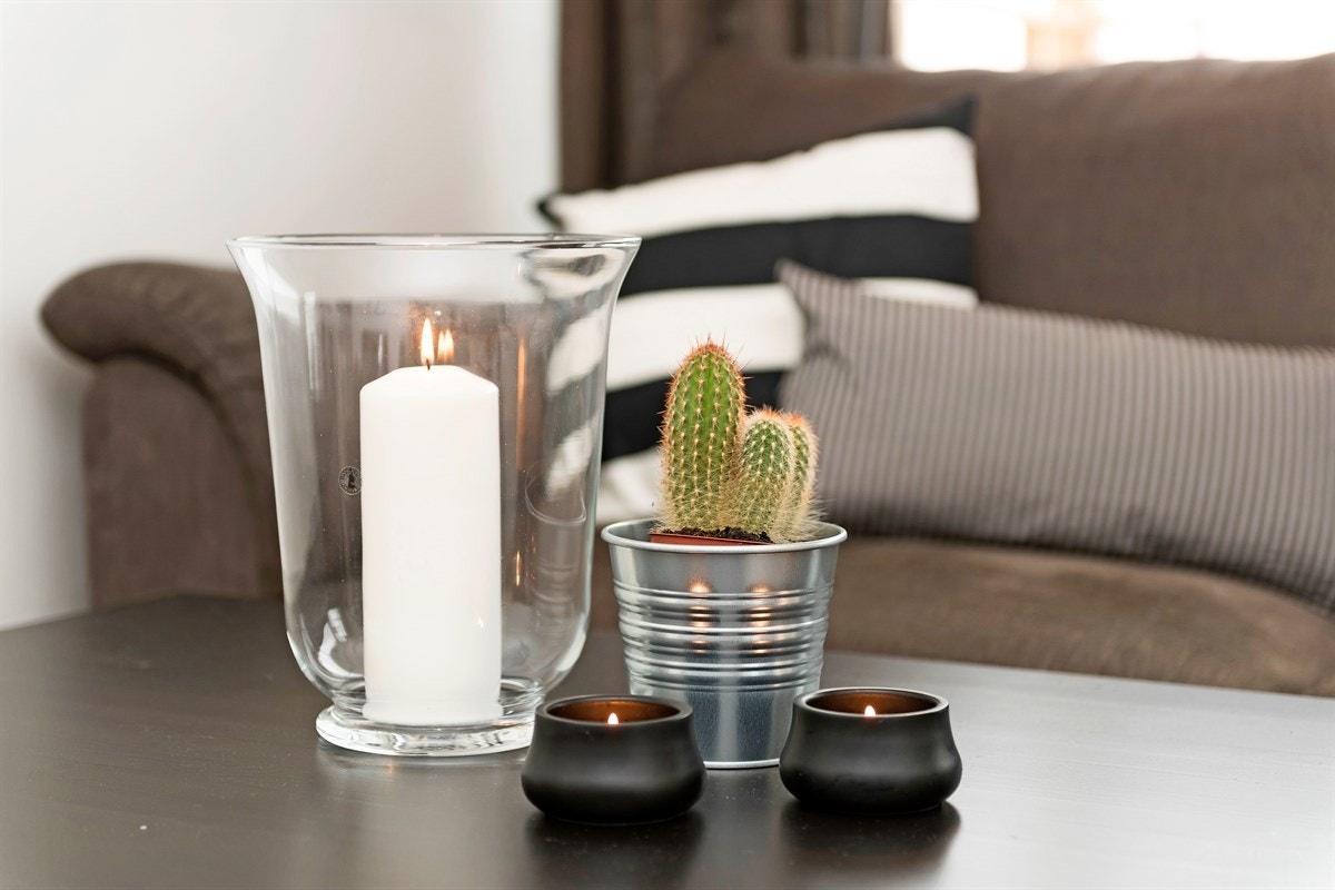 God stemning i stuen med stearinlys Galleribilde