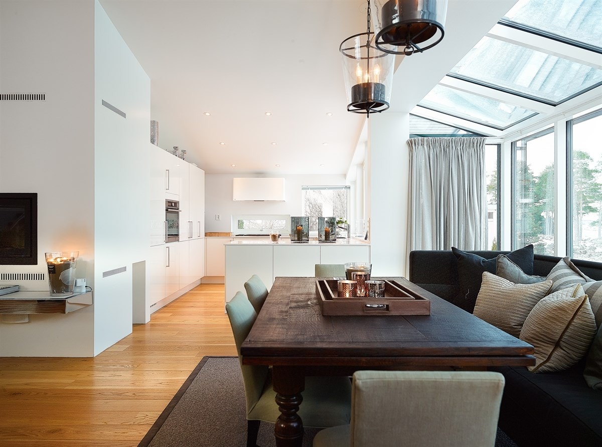 Spisestue mot kjøkken Galleribilde