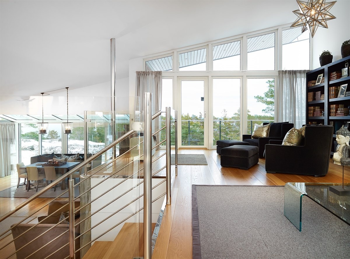 Stuen i øvre plan med adkomst til terrasse Galleribilde