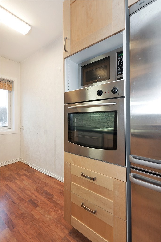 Kjøkken med hvitevarer Galleribilde