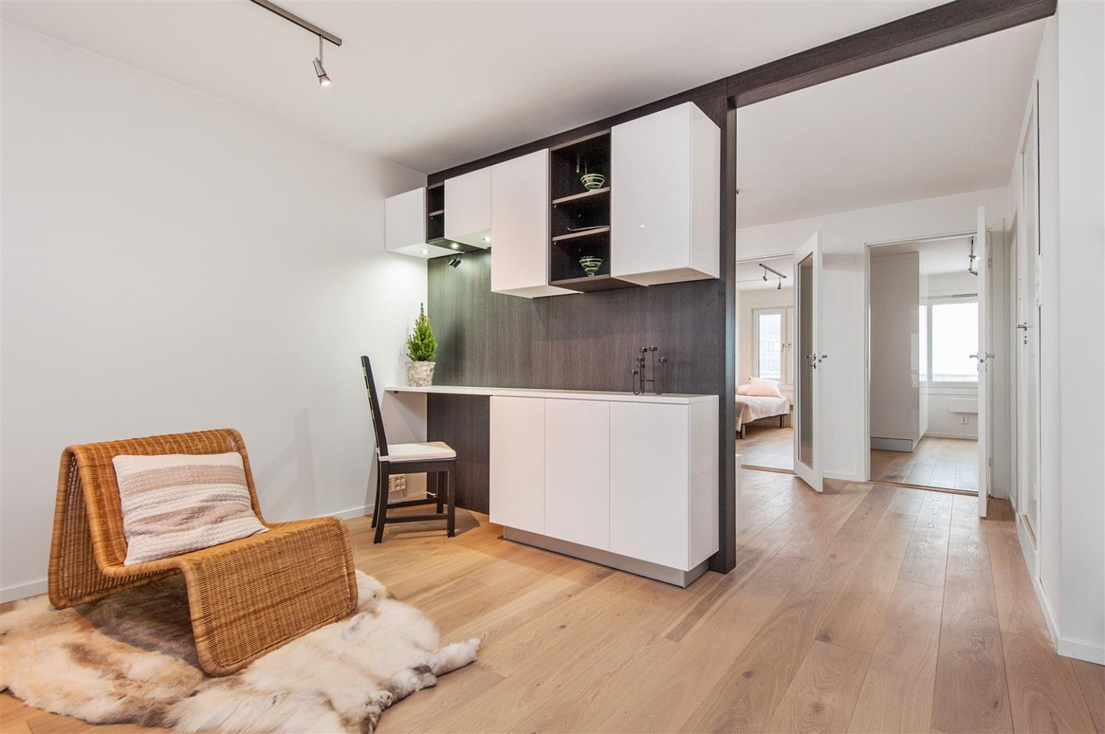 Leiligheten er lys og gjennomgående. Meget flott enstavs eikeparkett i hele leiligheten Galleribilde