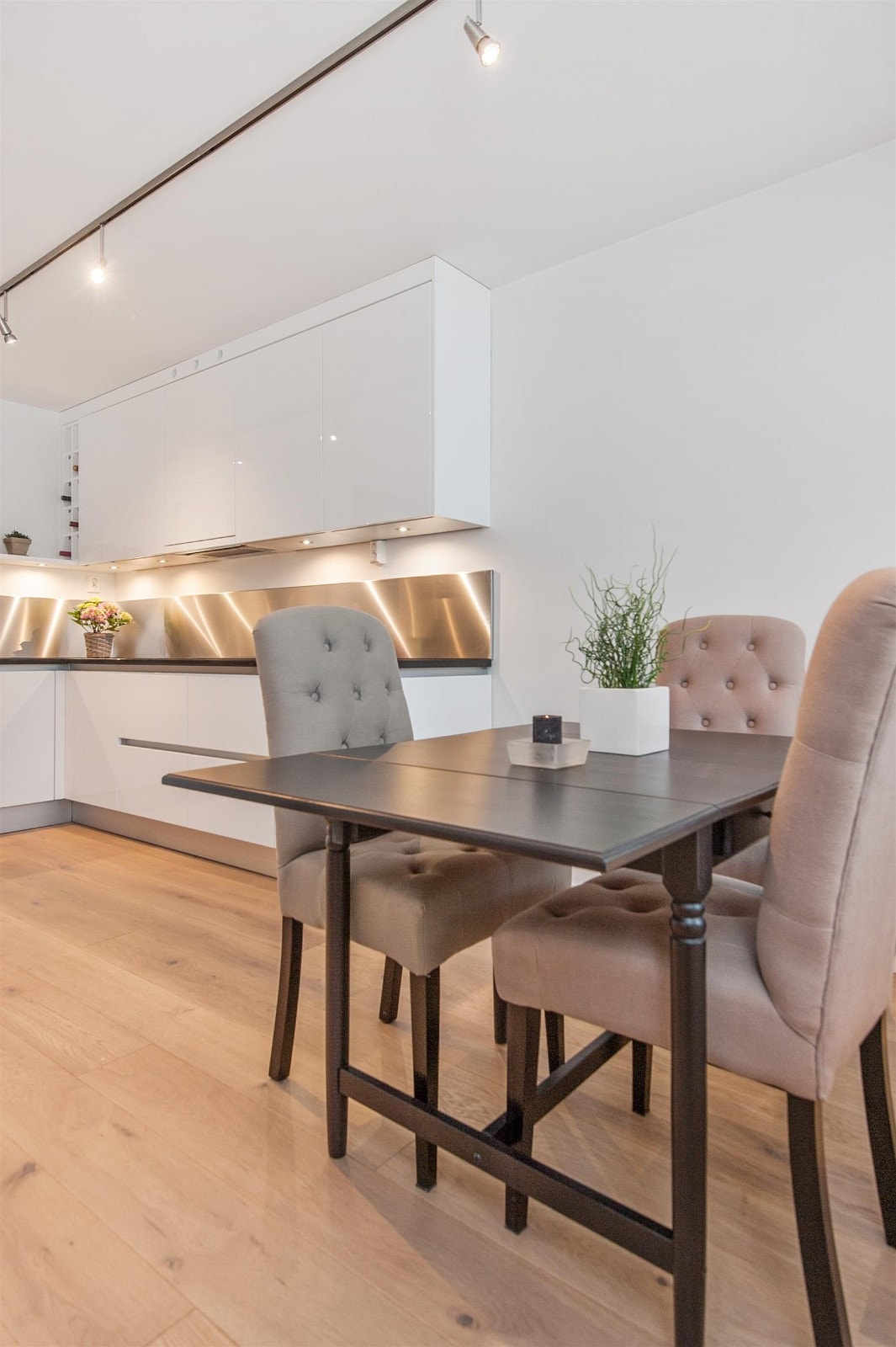 Delvis åpen stue / kjøkkenløsning Galleribilde