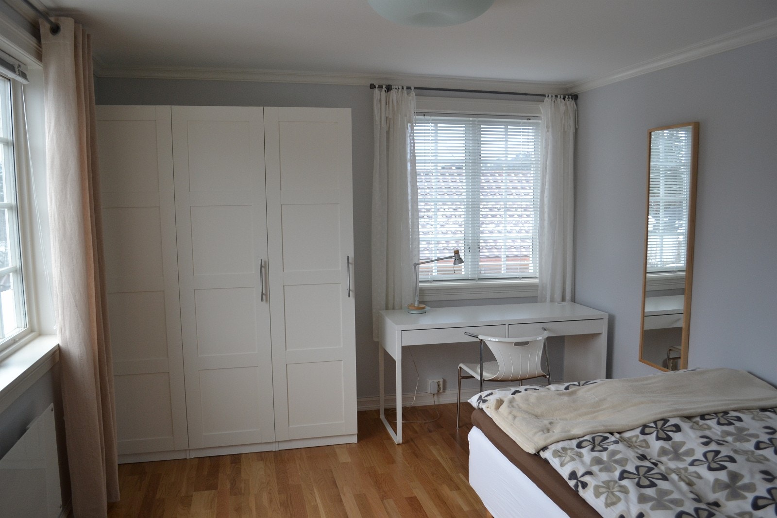 Seng 120cm. Sengetøy og håndklær inkludert Galleribilde