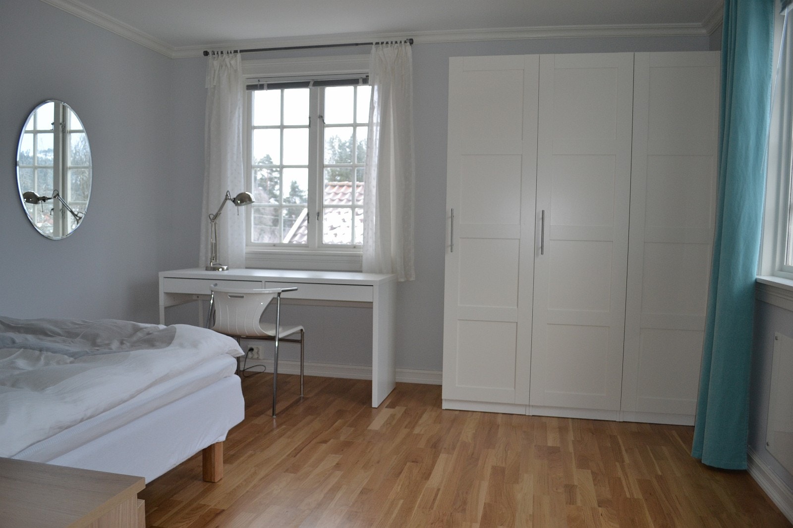 Seng 120cm. Sengetøy og håndklær inkludert Galleribilde