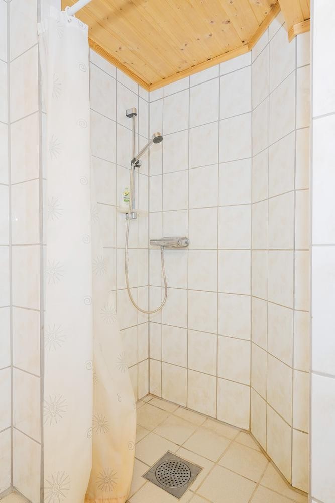 Dusjhjørne på bad i sokkel Galleribilde