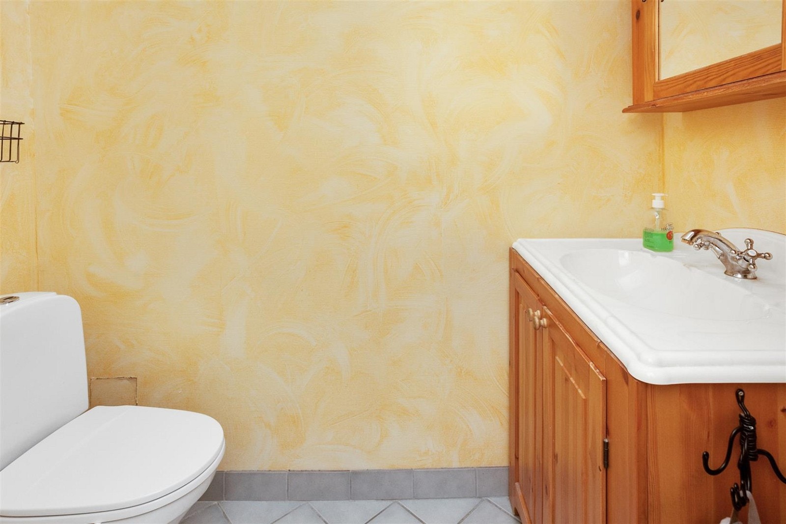 Praktisk separat wc-rom i 1.etasje. Galleribilde